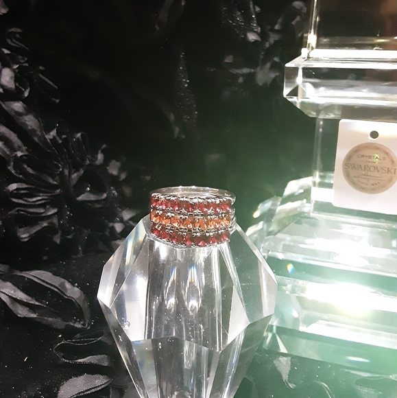 AUTH. SWAROVSKI ELEMENT GARNET RED BAND RING 9 - Picture 3 of 4